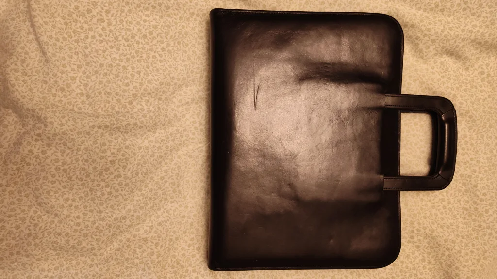 Nissan 1996 Black Leather Portfolio image indicator(4)