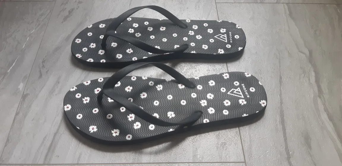 Ripzone Women's Flip Flops - Size 9/10 image indicator(6)