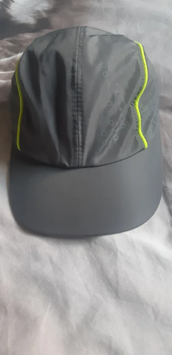 Grey Running Hat image indicator(2)