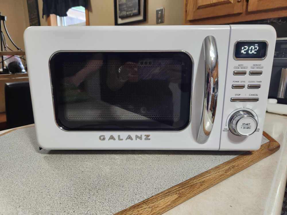 Galanz Retro Microwave Oven - photo 2