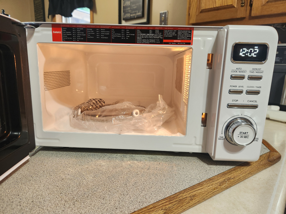 Galanz Retro Microwave Oven - photo 3