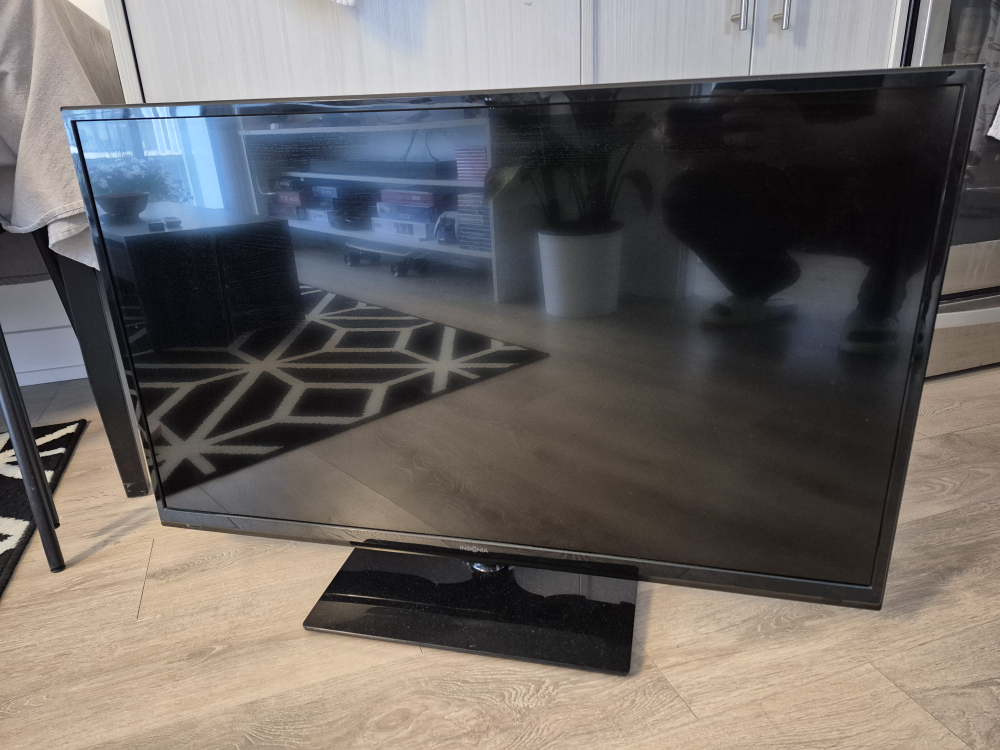 120hz Insignia 39" LCD Color TV