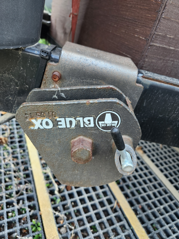 Blue Ox Trailer Hitch with sway bars - photo 2