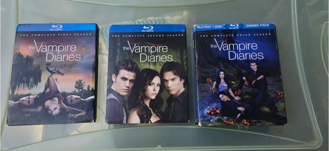 The Vampire Diaries Blu-ray Seasons 1-3 thumbnail