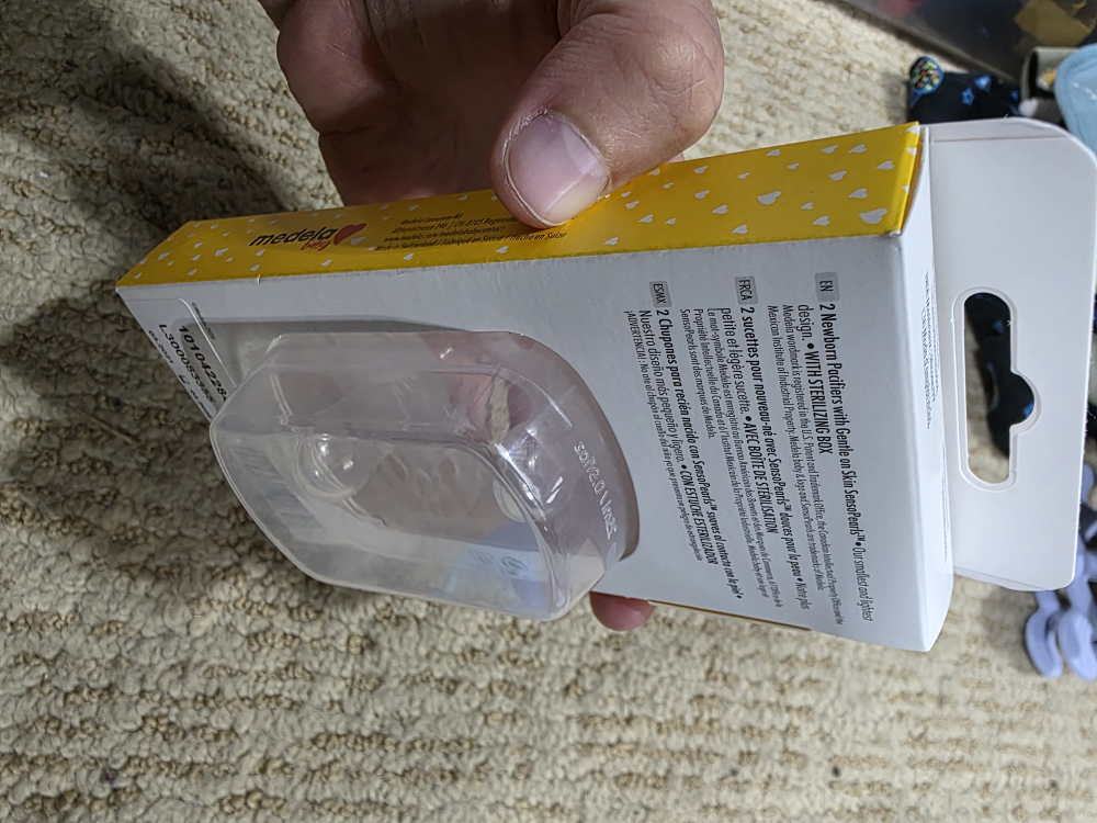 Medela Baby Newborn Pacifiers - New in Box! #freecycle - photo 2