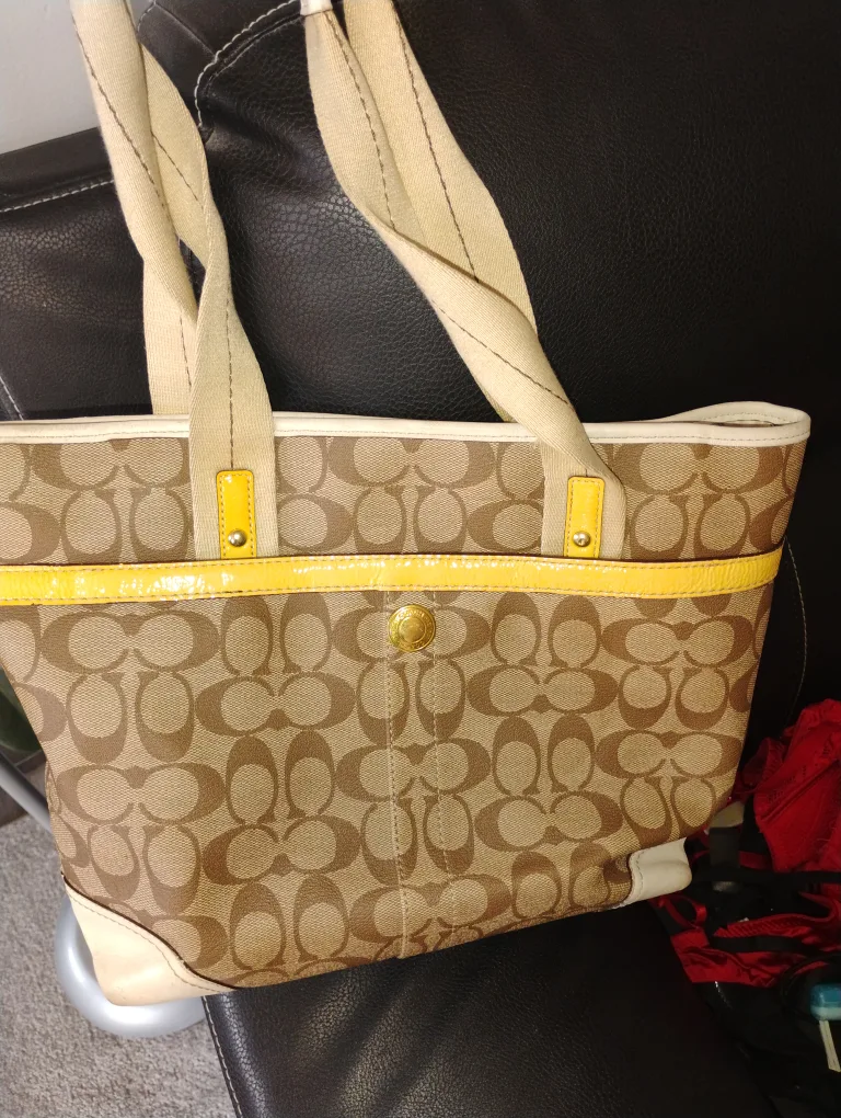 Coach Leatherware Tote Bag image indicator(2)
