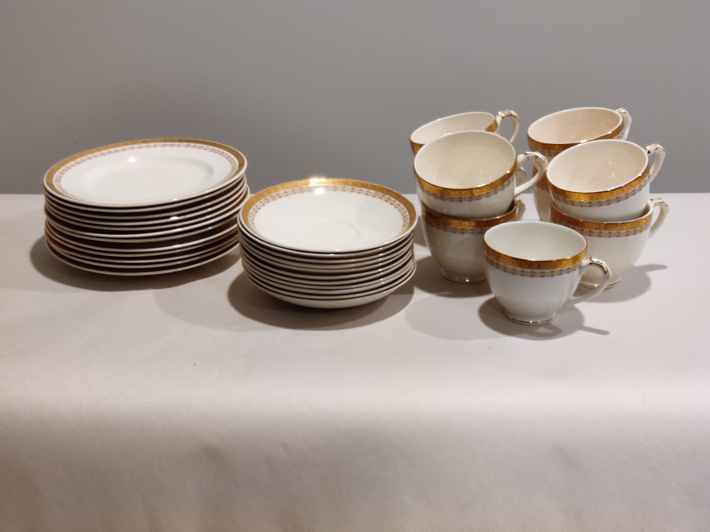 Empire England Vintage Plate Set