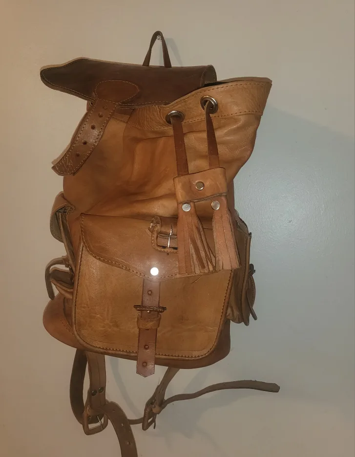Vintage-Style 100% Genuine Leather Backpack thumbnail
