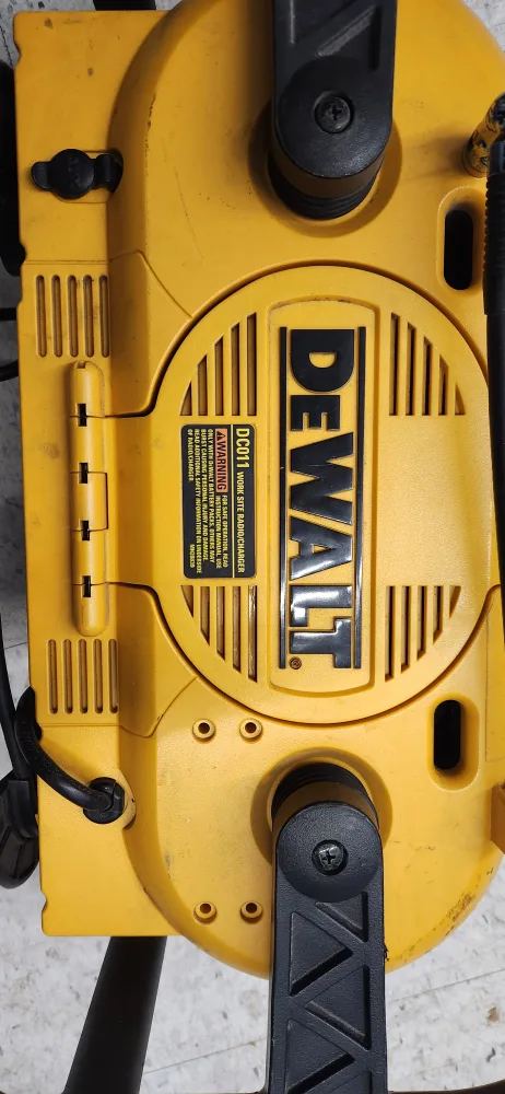 DEWALT DC011 Work Site Radio/Charger image indicator(3)