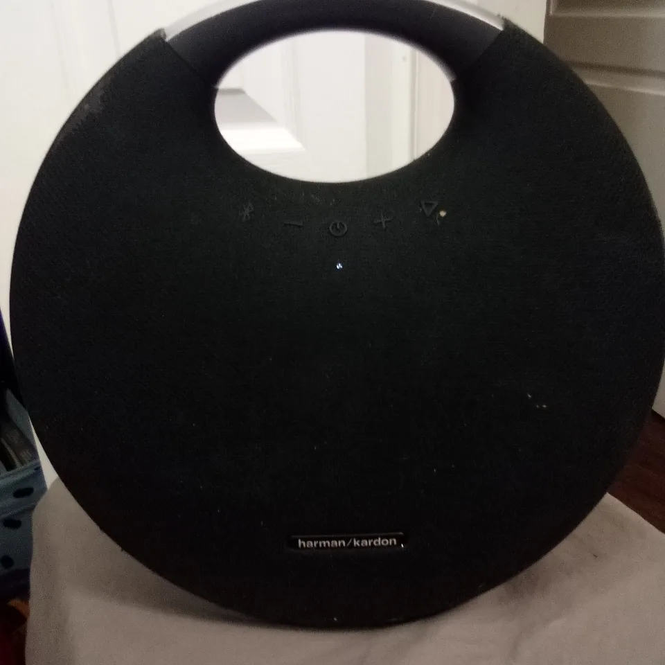 Harman Kardon Onyx Studio Bluetooth Speaker thumbnail