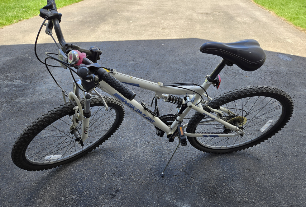 FREE Nakamura Hybrid Mountain Bike - photo 3