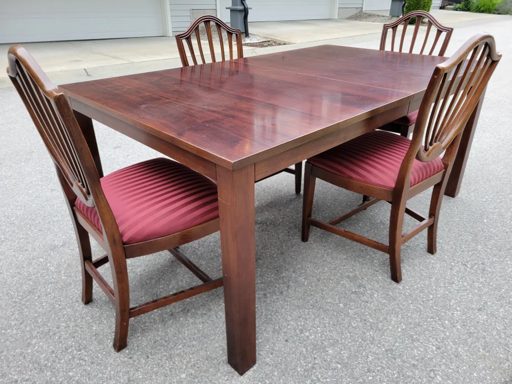 Beautiful Wooden Dining Table with 4 Chairs in Good Condition. thumbnail