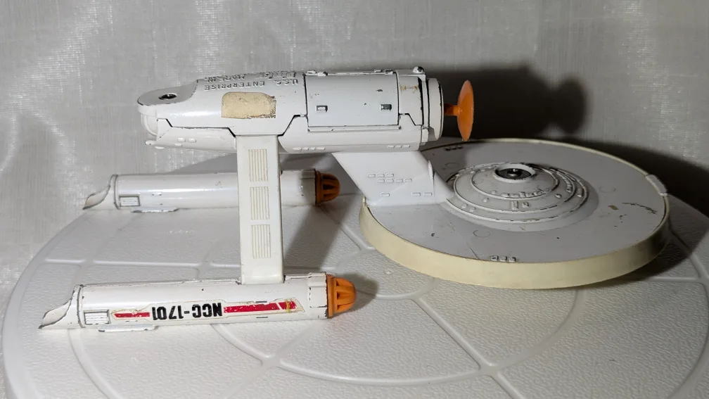 Vintage Star Trek U.S.S. Enterprise NCC-1701 Dinky Toy image indicator(10)