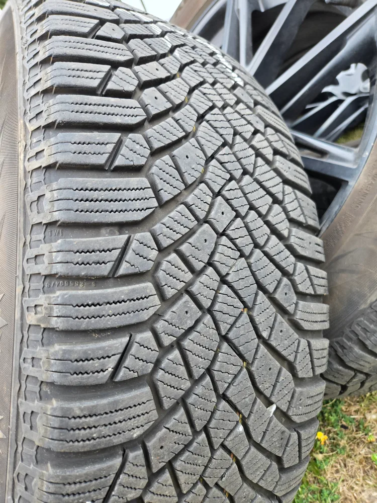 Continental IceContact XTRM 255/55R20 Tires on FAST Rims image indicator(6)