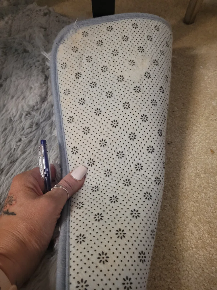 Grey/white Area Rug image indicator(3)