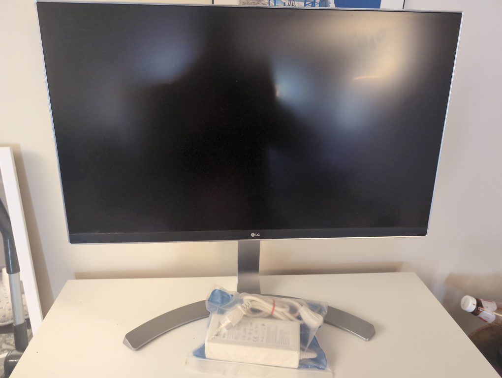 LG 27UD88-W Monitor - photo 3