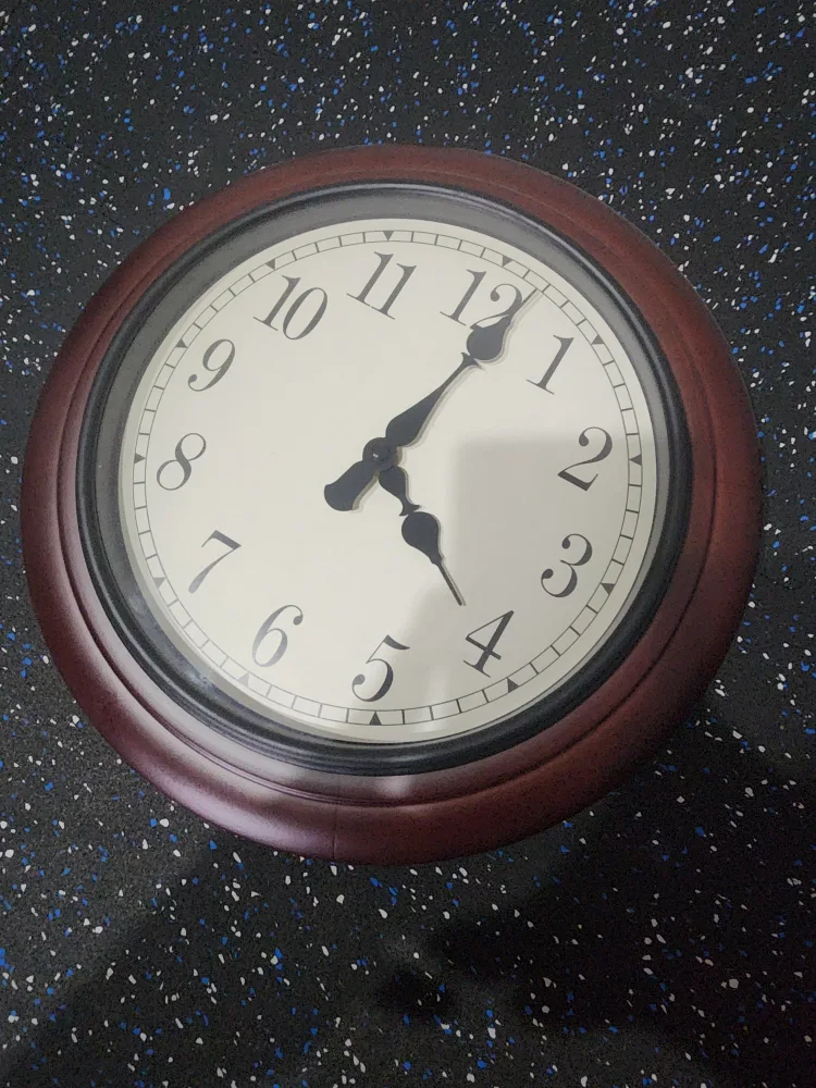 Round Wall Clock #freecycle thumbnail