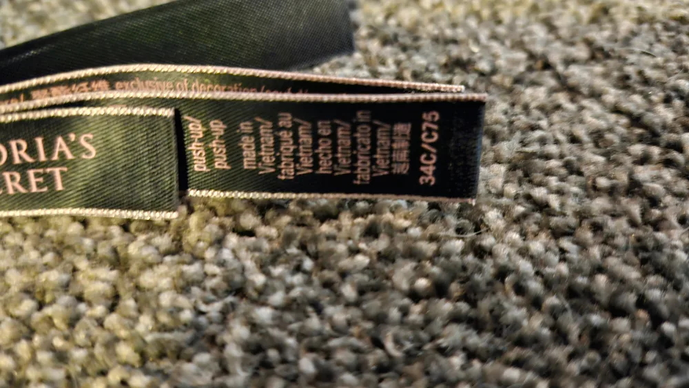 Victoria's Secret Push-Up Bra image indicator(2)