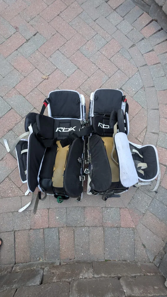 RBK Hockey Goalie Leg Pads 33" image indicator(2)