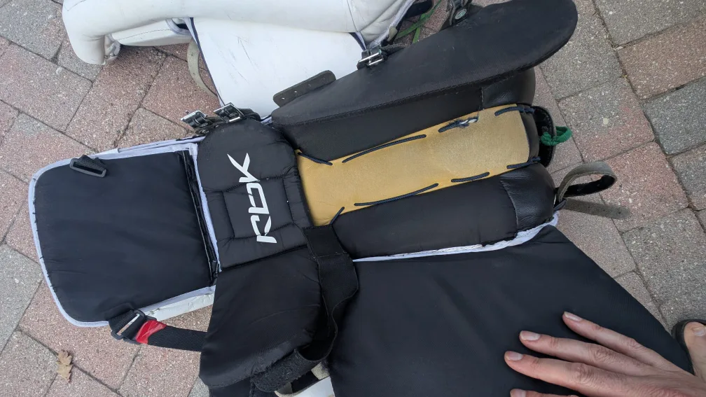 RBK Hockey Goalie Leg Pads 33" image indicator(5)