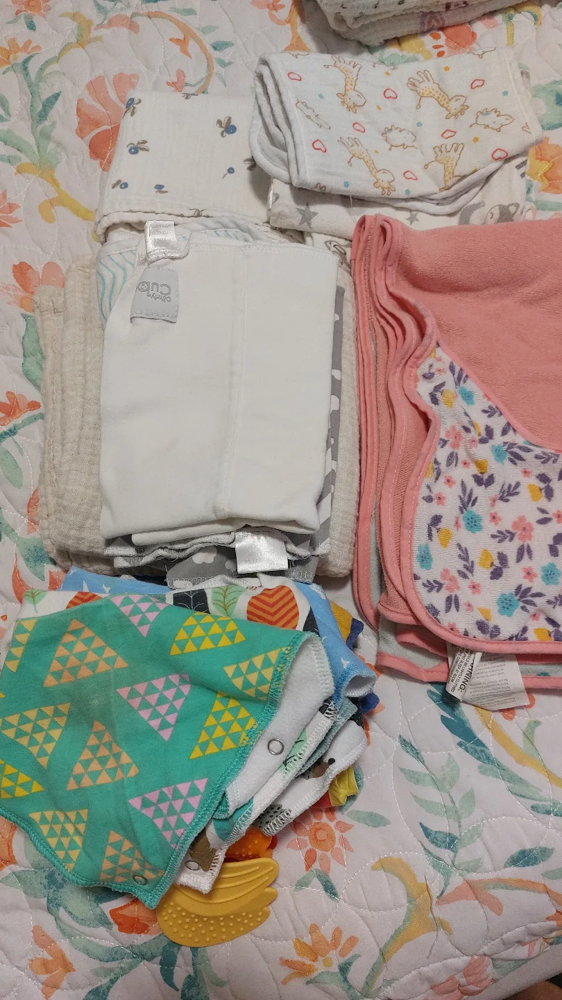 Baby bibs and washcloths thumbnail