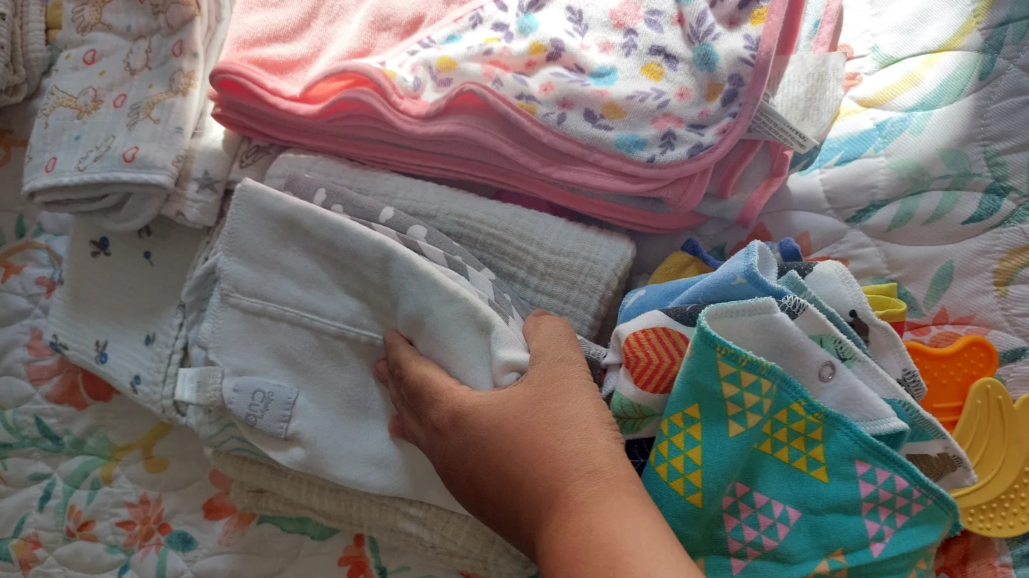 Baby bibs and washcloths image indicator(7)