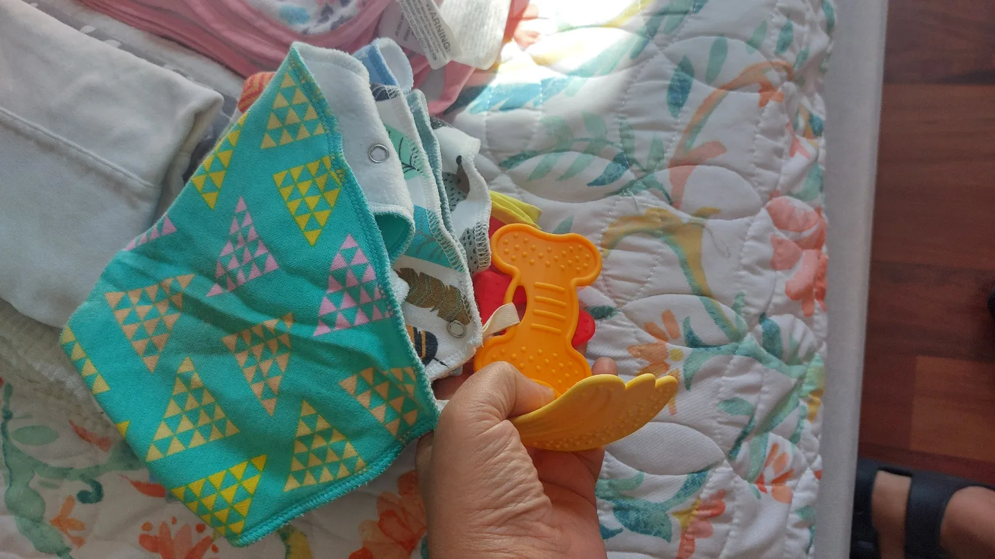 Baby bibs and washcloths image indicator(9)