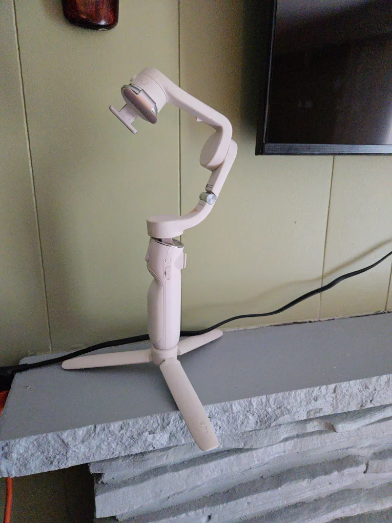 DJI Osmo Mobile 6 Gimbal Stabilizer image indicator(2)