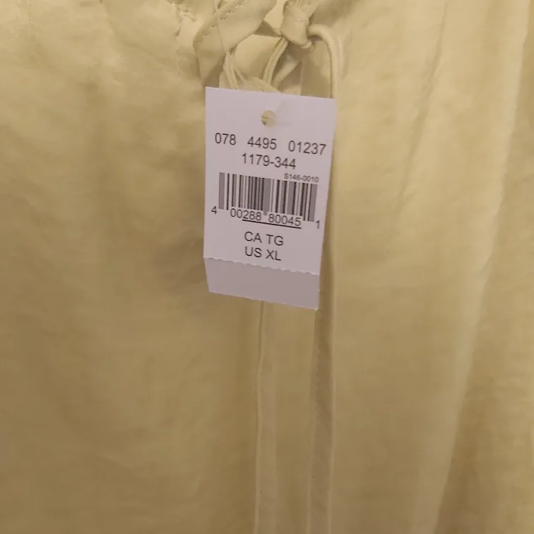 Aerie xl tank. Tags still attached. image indicator(2)