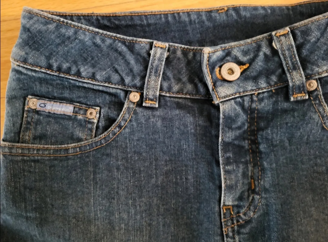 ❣️ 3 items - Shorts & Denim Skirt - Aritzia, Benetton, Bluenotes image indicator(6)