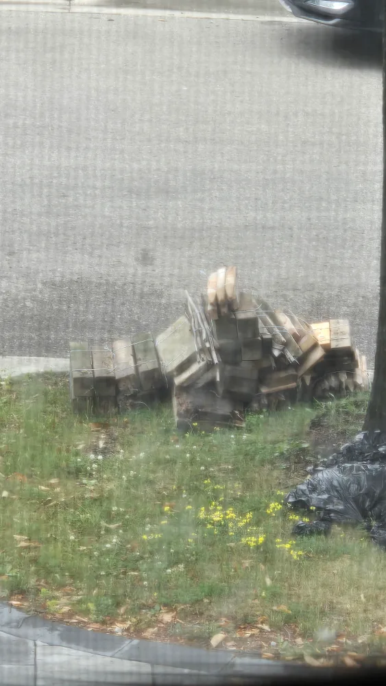 Scrap Wooden Posts #freecycle thumbnail