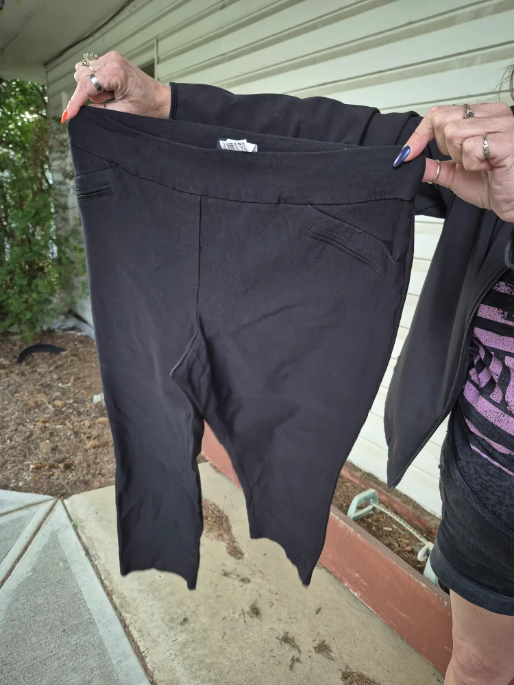 Black Cropped Pants thumbnail