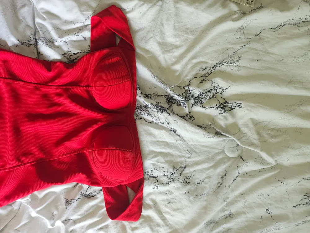 Red Honeyz bodycon dress - Size 6 image indicator(4)