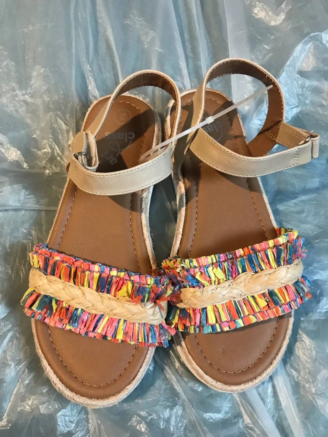 New!!! Girls' Sandals - Size: 3 thumbnail