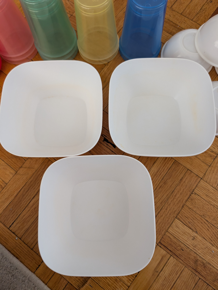 Variety of kitchen bowls and cups - photo 5