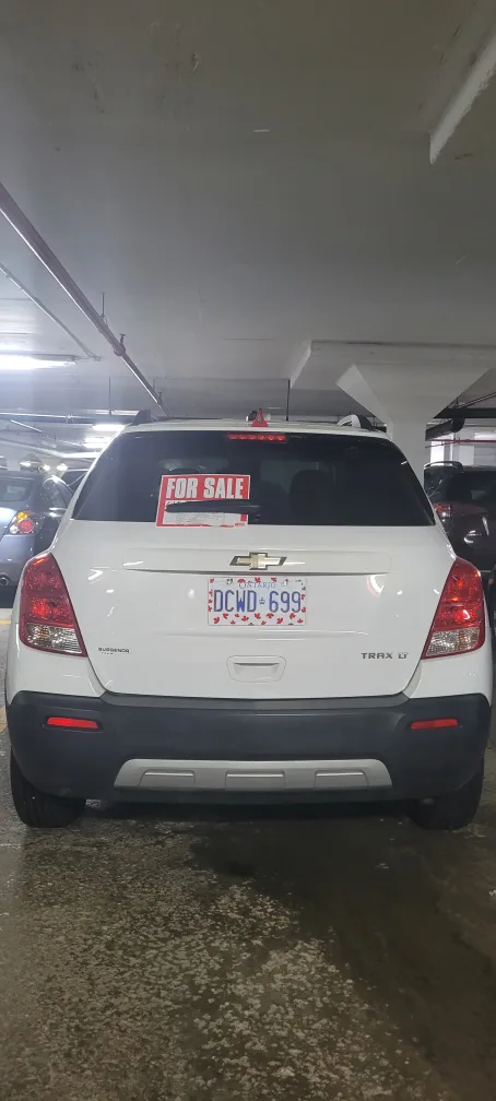 White Chevrolet Trax LT image indicator(2)