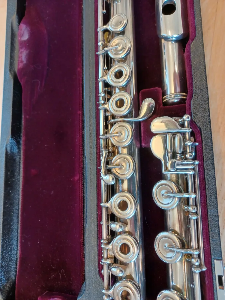 Yamaha 684 Silver Flute image indicator(2)