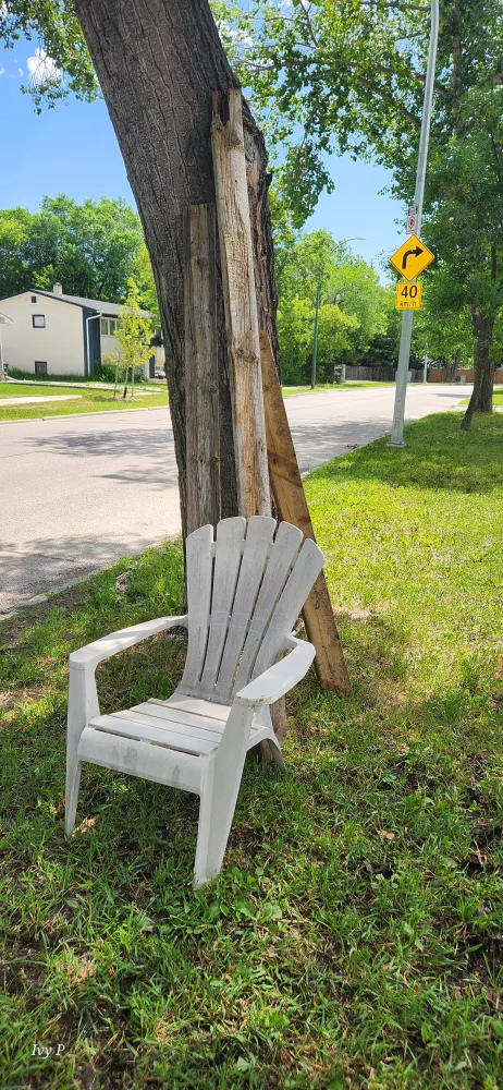 White Plastic Adirondack Chair #FreeCycle thumbnail