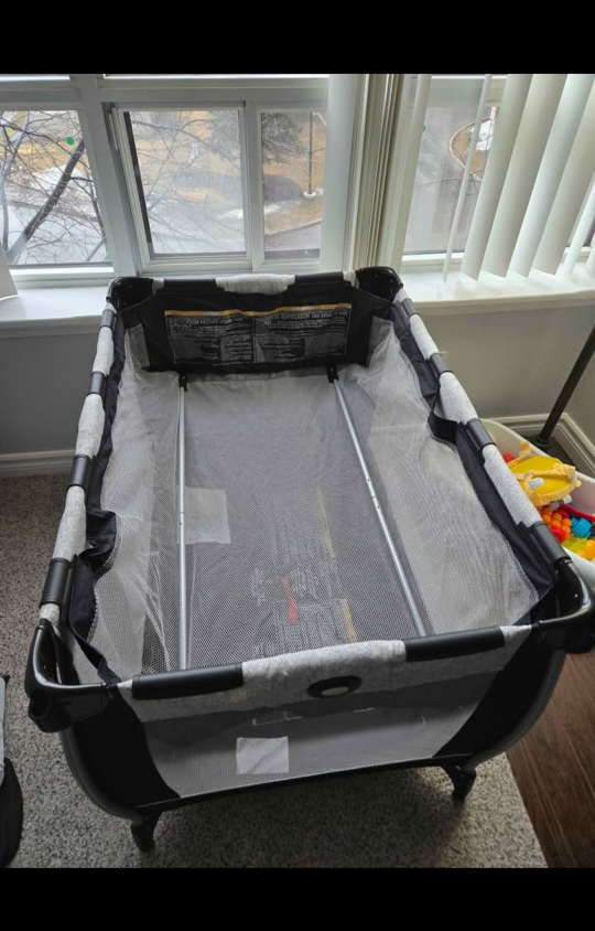 Graco Pack 'n Play - Excellent Condition - photo 4