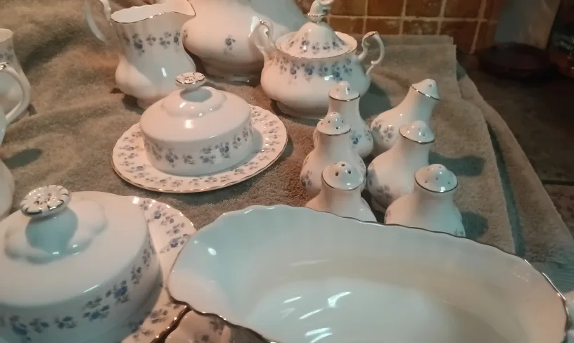 Collection of Royal Albert  "Memory Lane " image indicator(6)