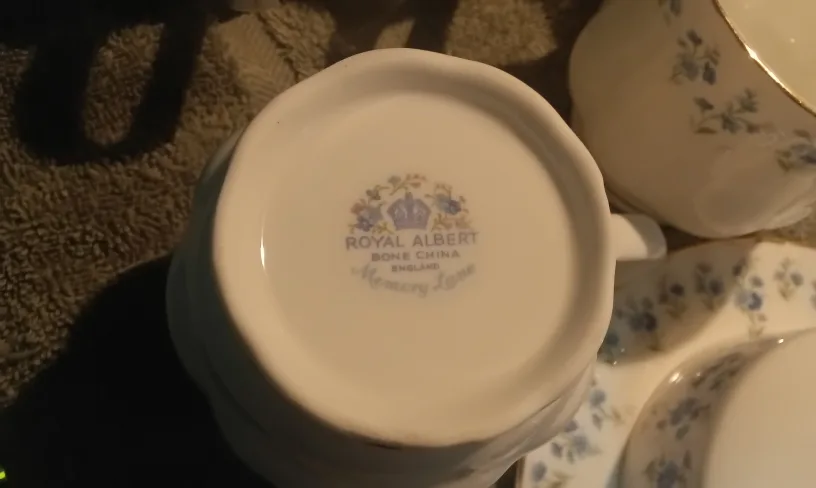 Collection of Royal Albert  "Memory Lane " image indicator(7)