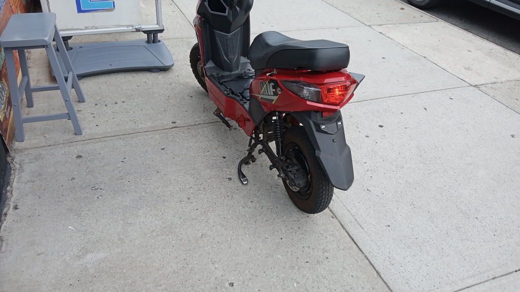 Electric moped - photo 3