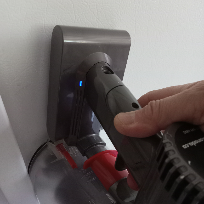 Dyson cordless vacuum cleaner - photo 3