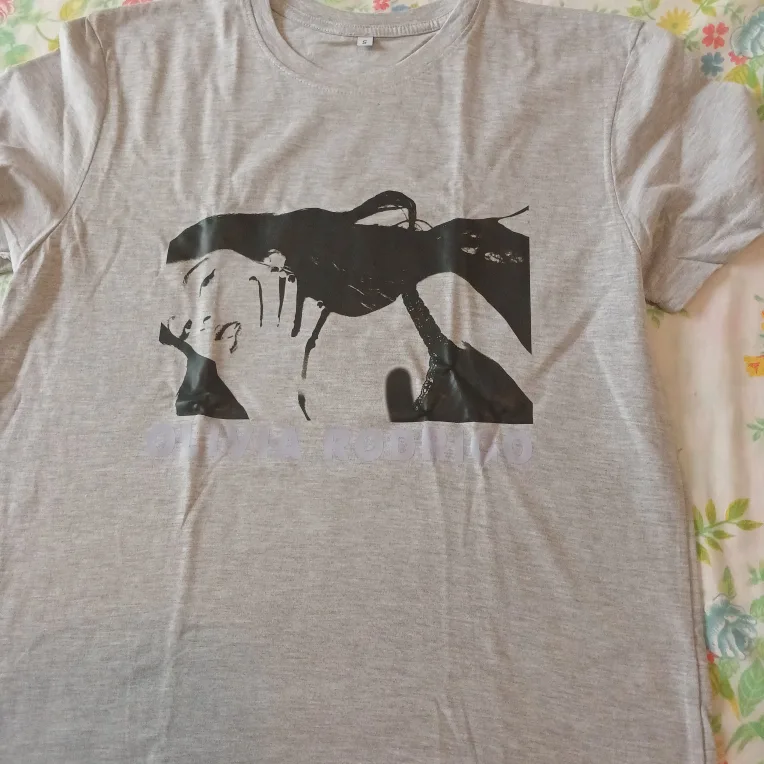 Olivia Rodrigo Grey T-Shirt NEW thumbnail