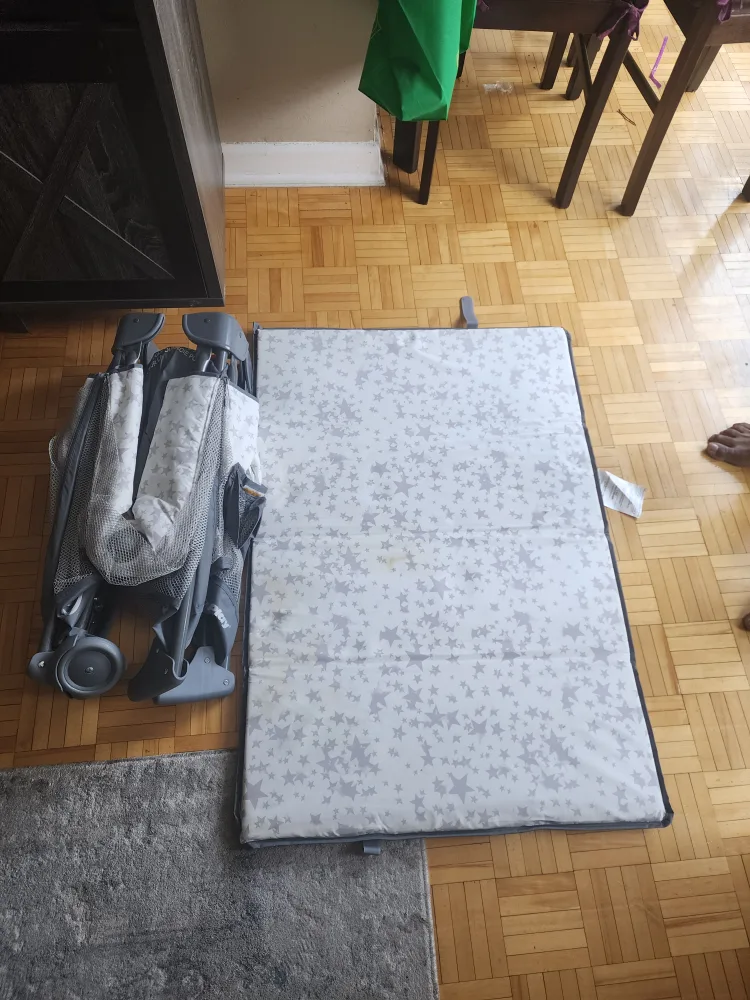 Graco Pack 'n Play with extra mattress image indicator(4)