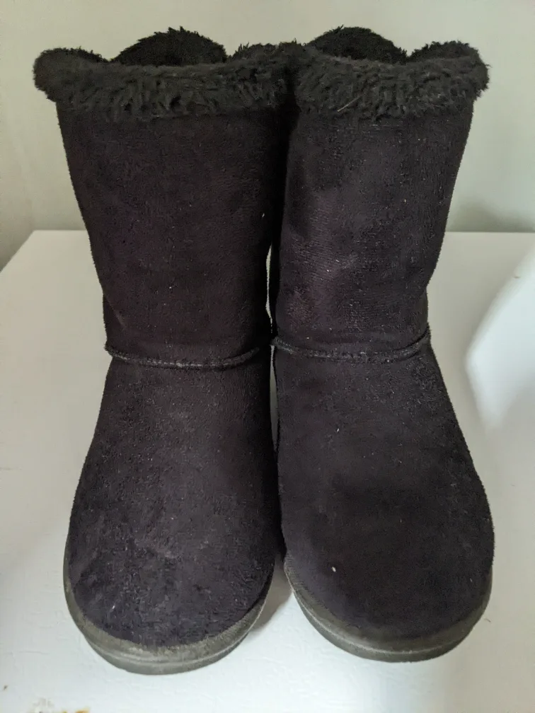 Black Boots with Bow Detail image indicator(2)