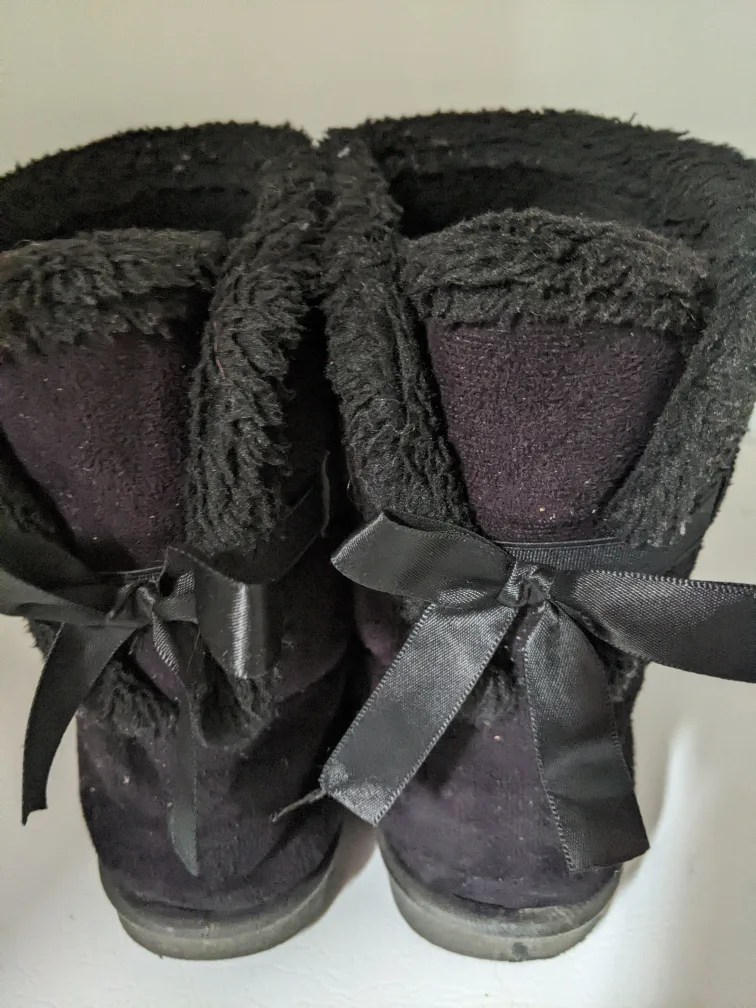 Black Boots with Bow Detail image indicator(3)