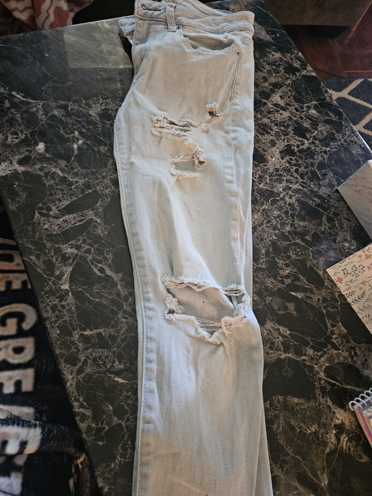 American Eagle Distressed Jeans - Size 4