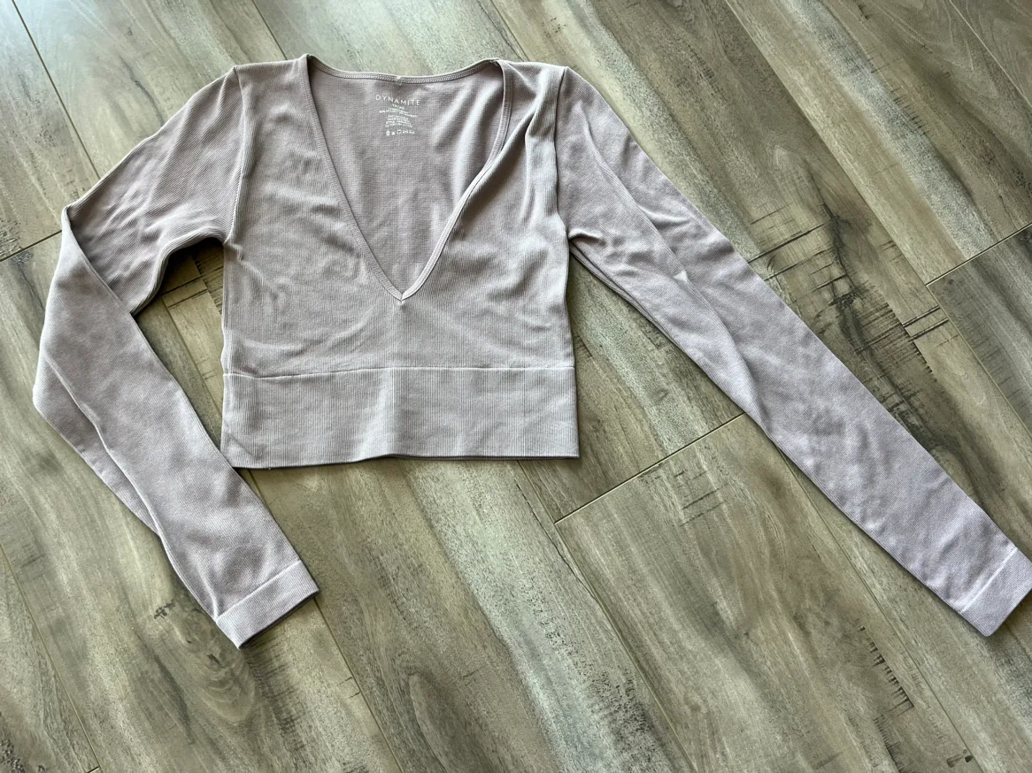 XS Dynamite long sleeve crop. Lovely neutral image indicator(2)