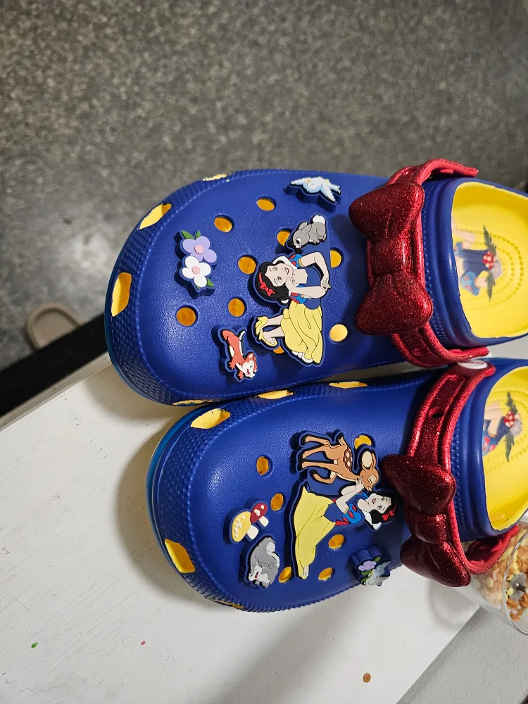 Disney Crocs - Snow White thumbnail